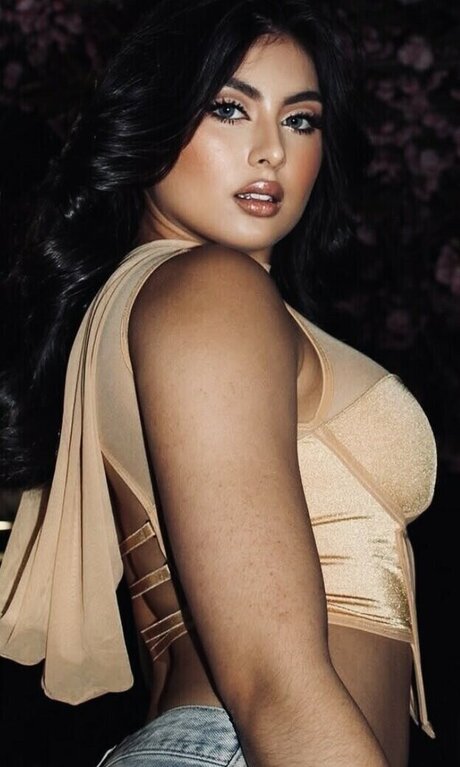 Valeria Guerra sexy model pics