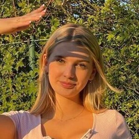 Lena Kozlovac free star img