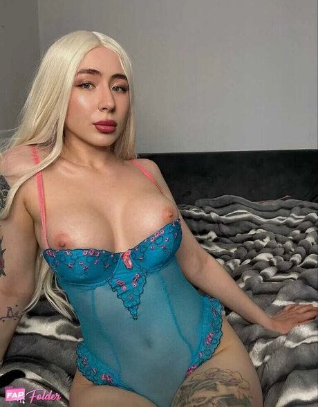 nisaatane erotic model pic