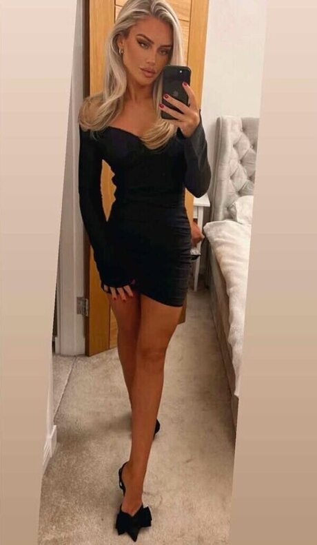 Eilidh Scott erotic model img