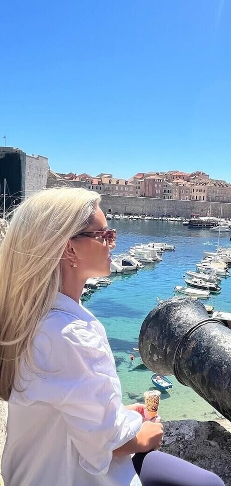 Eilidh Scott model hot photo