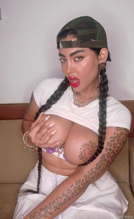 Aida Nikbakhti pretty star photos