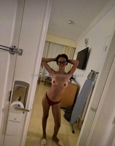 dailylunaxx art actress pics