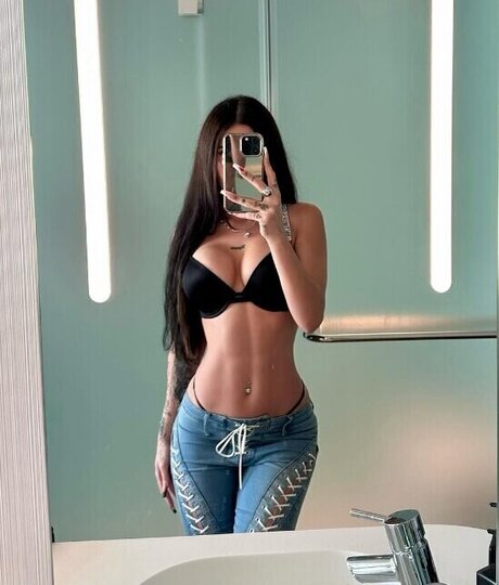 Angebevv sexy actress image