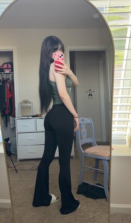 isizzly nude actress photos