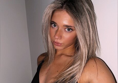 Katelyn Breann high quality star pictures