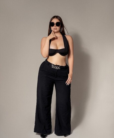 Marianahoyosr star adult photo