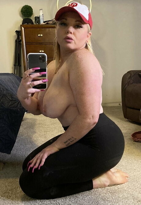 Katrina Thicc nude model gallery