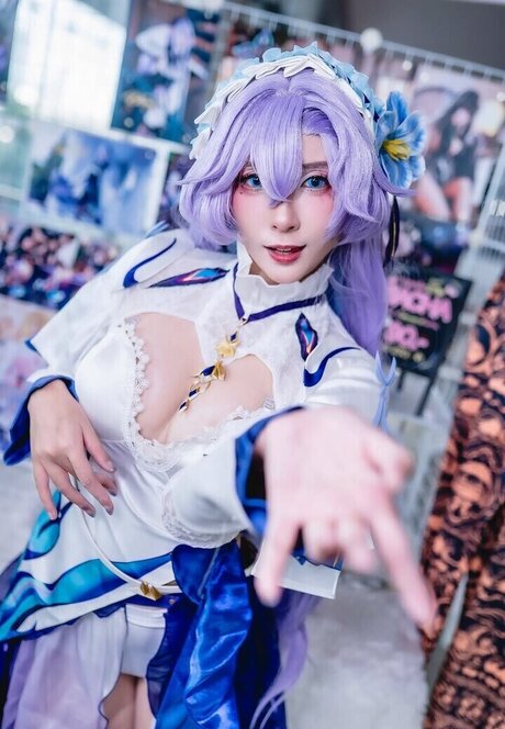 Plathong pornographic actress pic