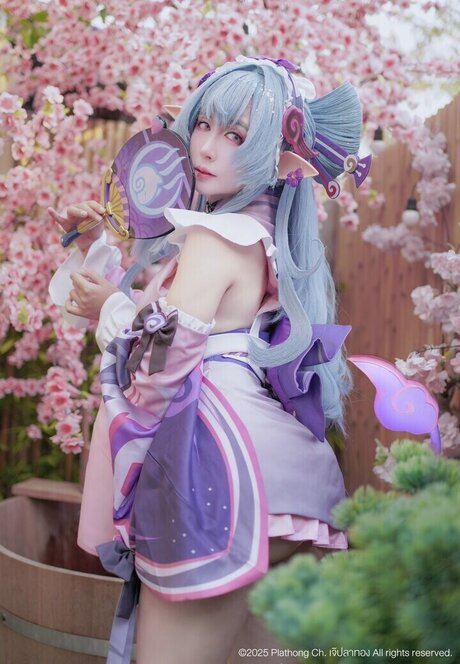 Plathong sexy actress pic