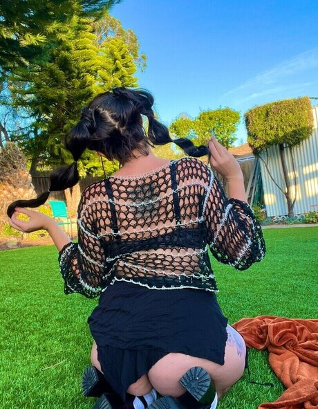 Sunny Sunrays model erotic image