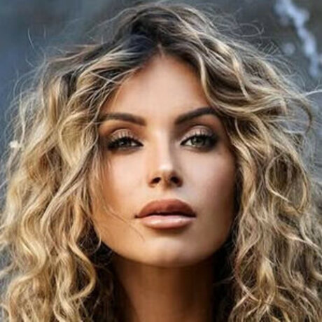 Nickee Skoff star top gallery