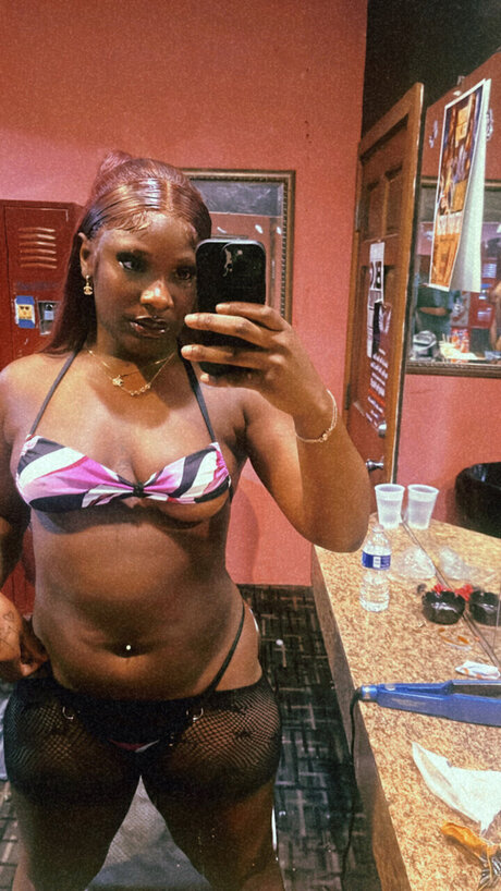 Dream Girl_ star nude image