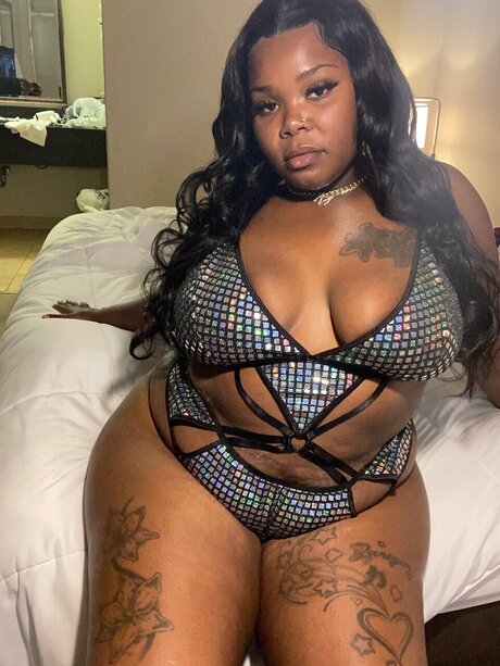 Chaun2pretty naked model gallery