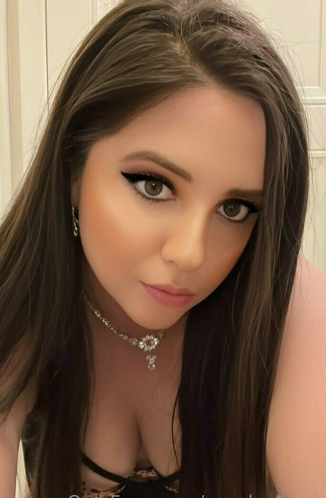 ava hadleyy perfect actress pics