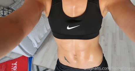 goddesssuzie26 nude model gallery