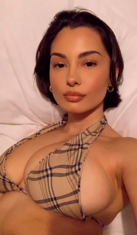 Adelaide T model naked picture