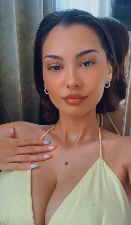 Adelaide T model sexy picture