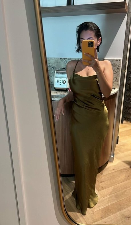 Adelaide T model beautiful gallery