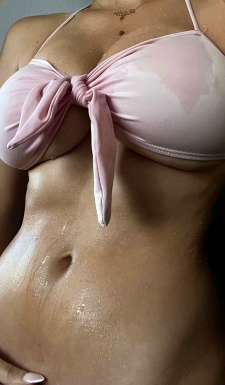 Adelaide T star sex photo