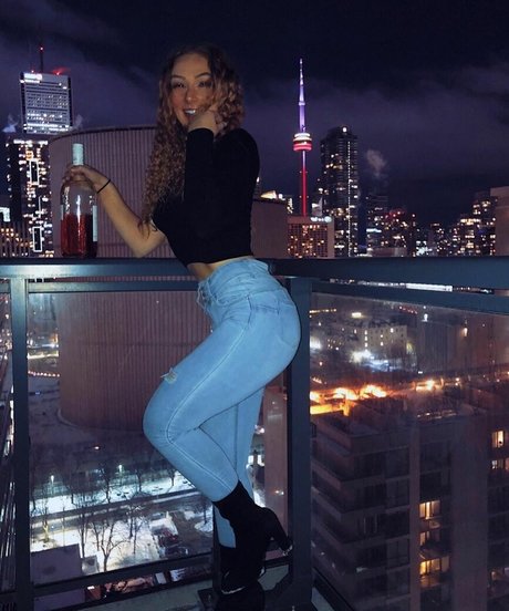 blonde midget onlyfans naked images