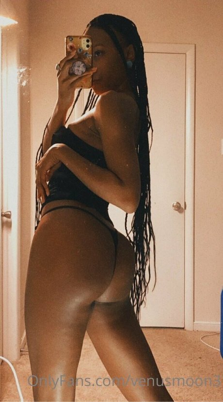 mother daughter onlyfans top image