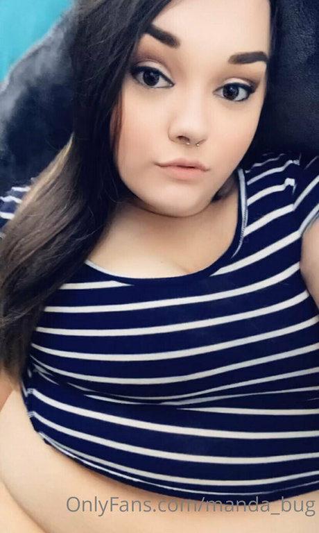 manda bug model naked picture