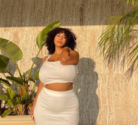 curvy onlyfans hot sex images