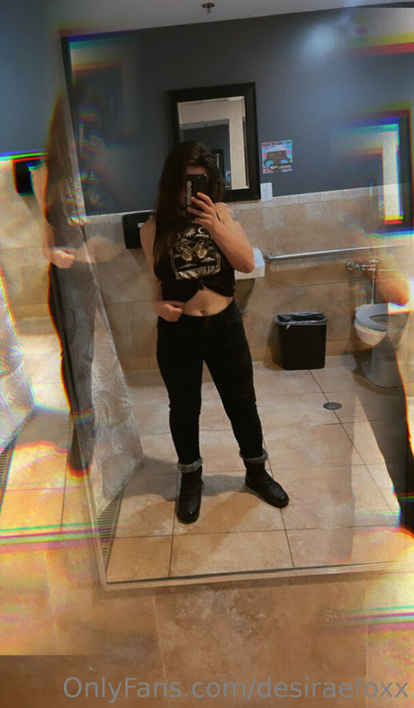 desiraefoxx naked actress gallery