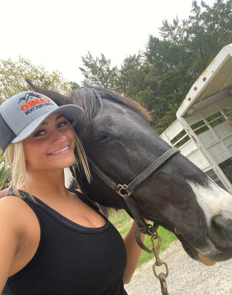 farynlicious model erotic img