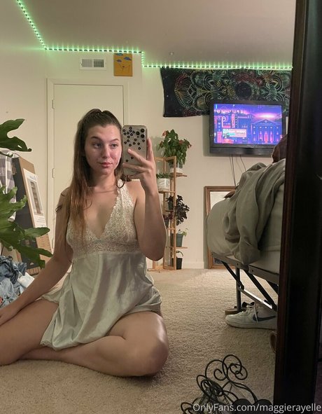 maggierayelle beautiful model pic