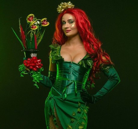 TSWG star nude picture