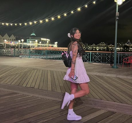 Trin Lovell sexy model images