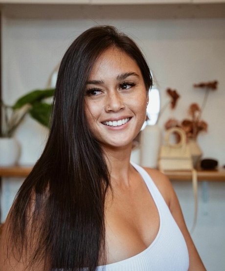 Alessa Holloway model sexy archive