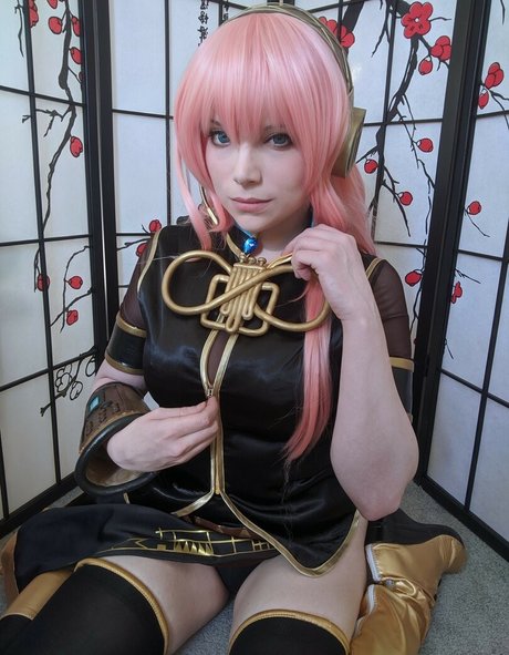 Dera Megurine free pornstar images