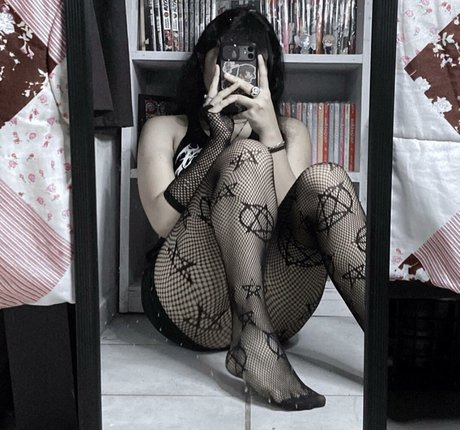 valeriaiscrying nude star archive