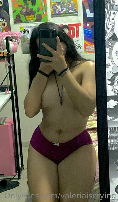 valeriaiscrying model naked img