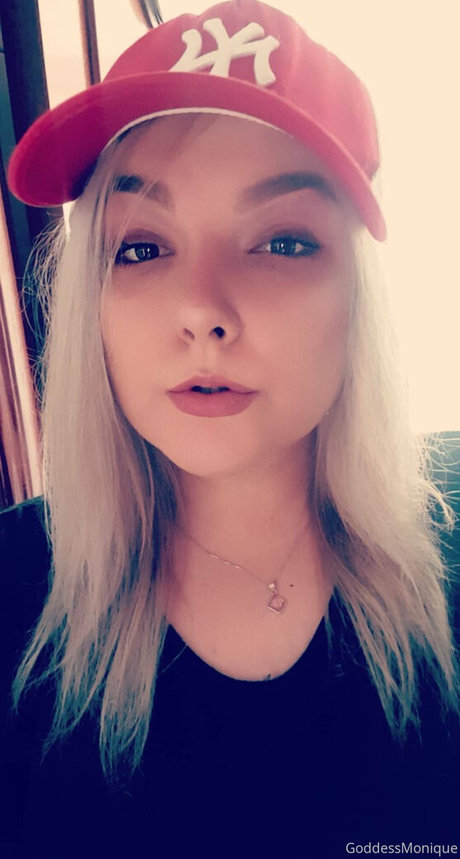 moniiquefox exclusive model image