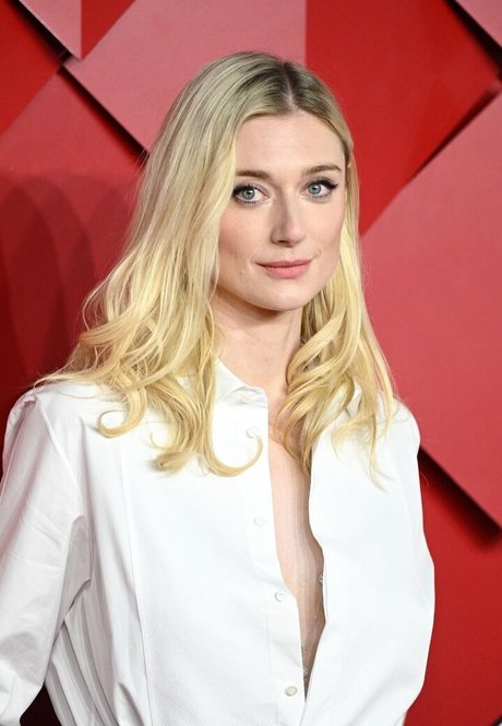 Elizabeth Debicki star perfect images