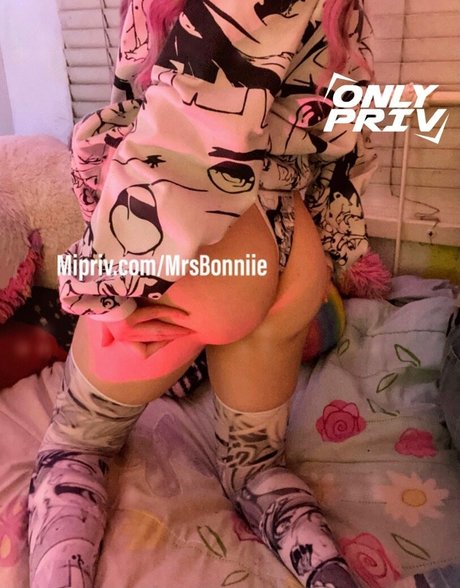 Mrs Bonniie star naked pictures