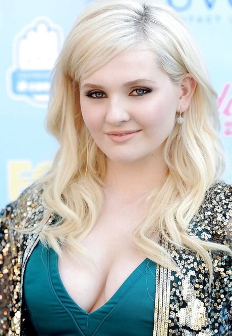 Abigail Breslin model beautiful images