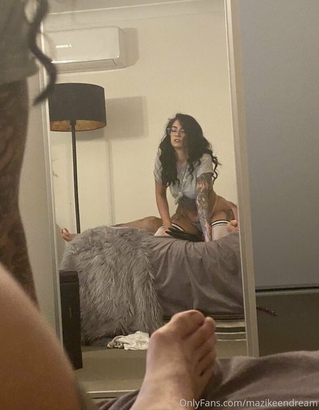 mazikeendream nudes model pic