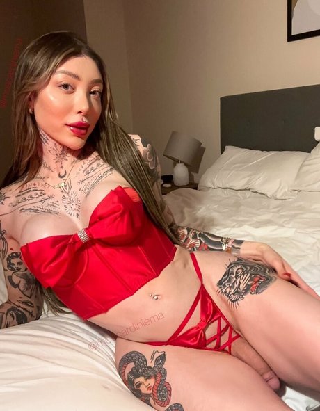 moscardiniema erotic model pic