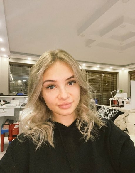 Esvittie exclusive model gallery