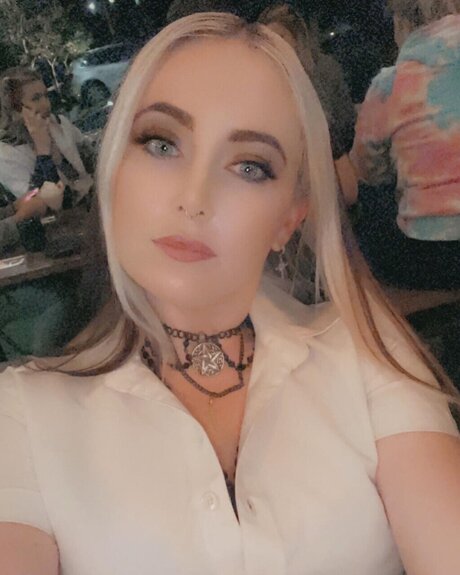 Betty The Nurse You Love_ pornstar top pictures