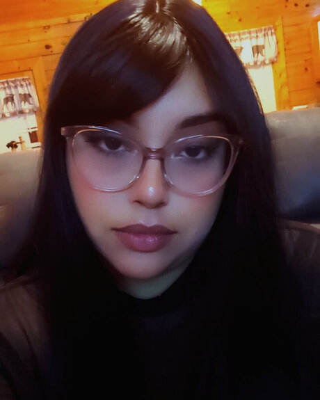 Mistress Vee model hd images