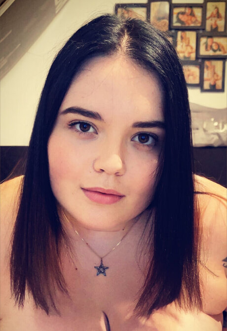 WandaWings xxx model image