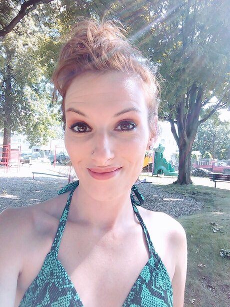 PrettyPetiteT star beautiful picture