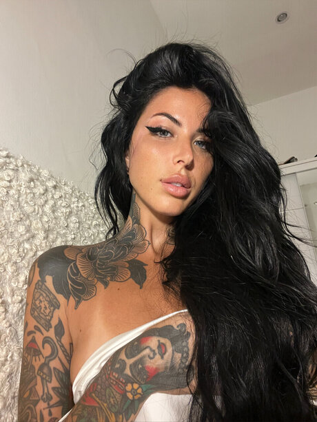 _MAGIK SPARX_ erotic actress photo