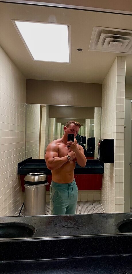 ThePeachyLad beautiful model images